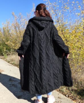 Плетена жилетка от мохер с качулка Siska Handknit